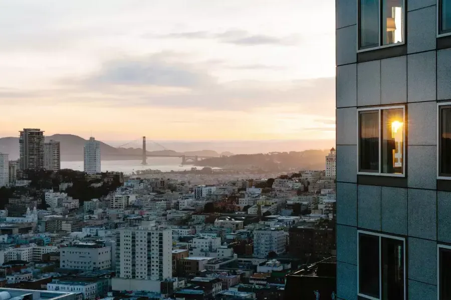 O horizonte da cidade de 贝博体彩app é visto do Four Seasons Hotel San Francisco At Embarcadero.